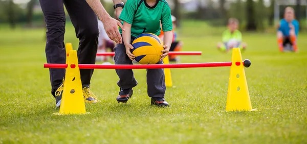 为什么客队球员先打击而主队后打